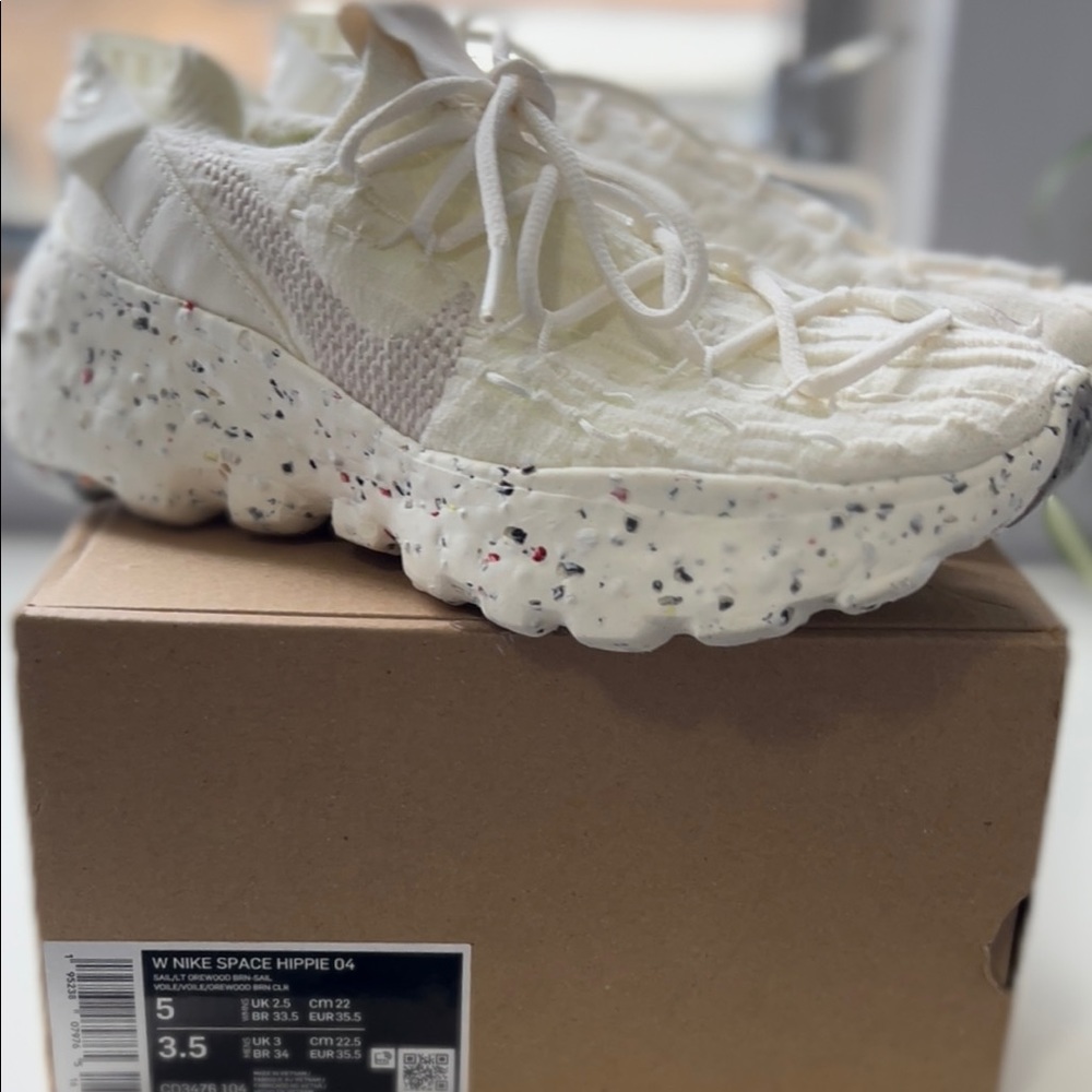 Nike Space Hippie 04